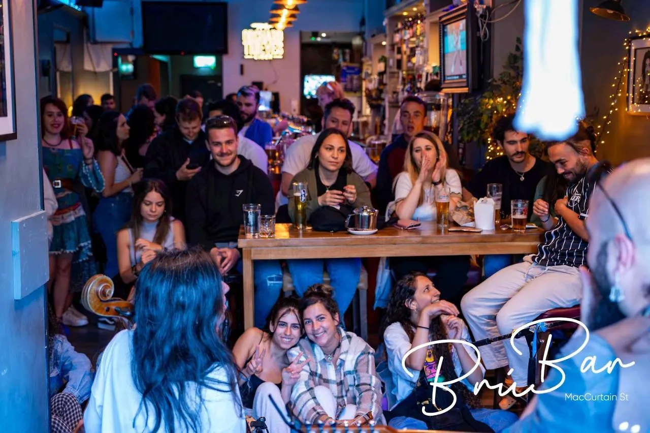 Bru Bar & Hostel Κορκ 0*,